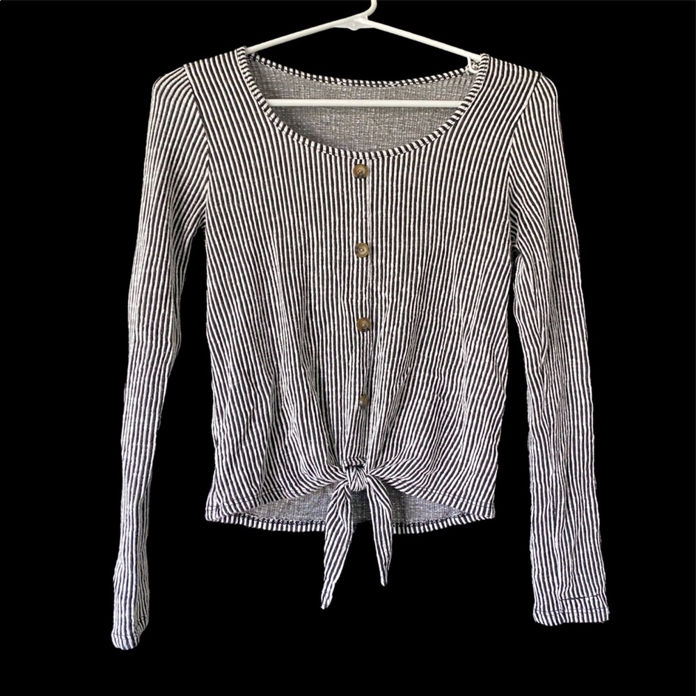 Cute black/white stripe long sleeve!